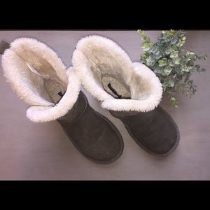 American Eagle fuzzy slip-on Boots